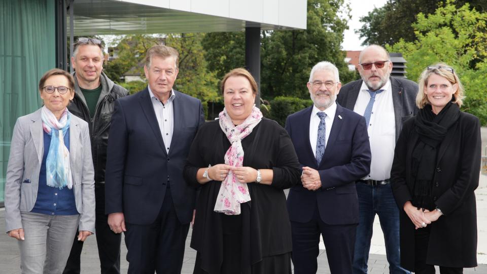 Gruppenfoto Ministerin mit Regionalrat