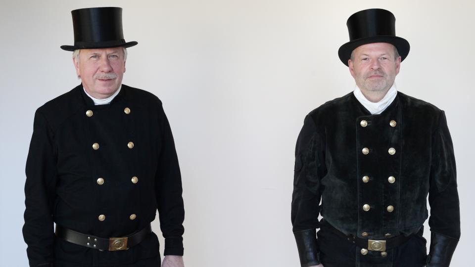 Jens Radke (rechts) löst Jörg Fromme als bevollmächtigten Bezirksschornsteinfeger im Kehrbezirk Minden VII ab.