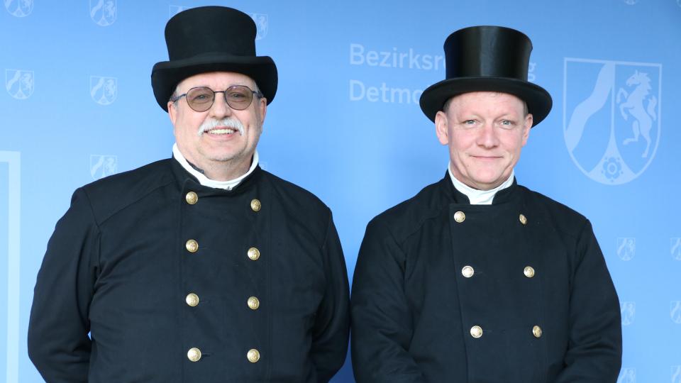 Der bevollmächtigte Bezirksschornsteinfeger Matthias Kruse (rechts) mit dem Obermeister Dirk Franck.