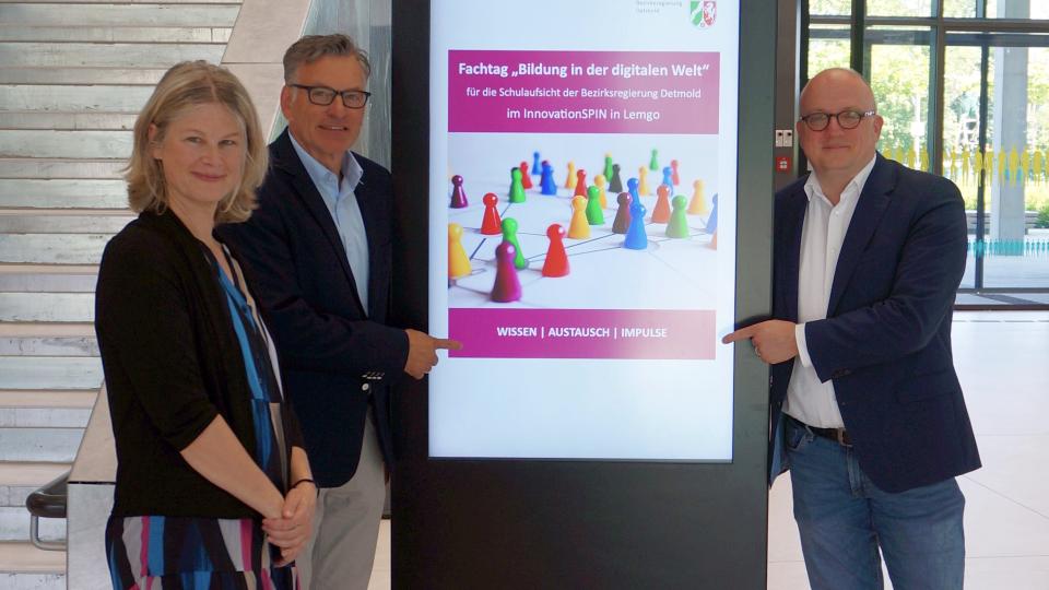 Das Bild zeigt die Verantwortlichen des Fachtags Bildung in der digitalen Welt im InnovationSPIN in Lemgo.