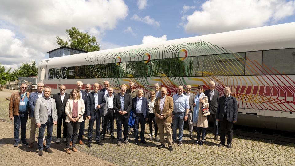 Die Kommission für Verkehr und Mobilität, Infrastruktur und Digitalisierung bereiste den RailCampus OWL in Minden.