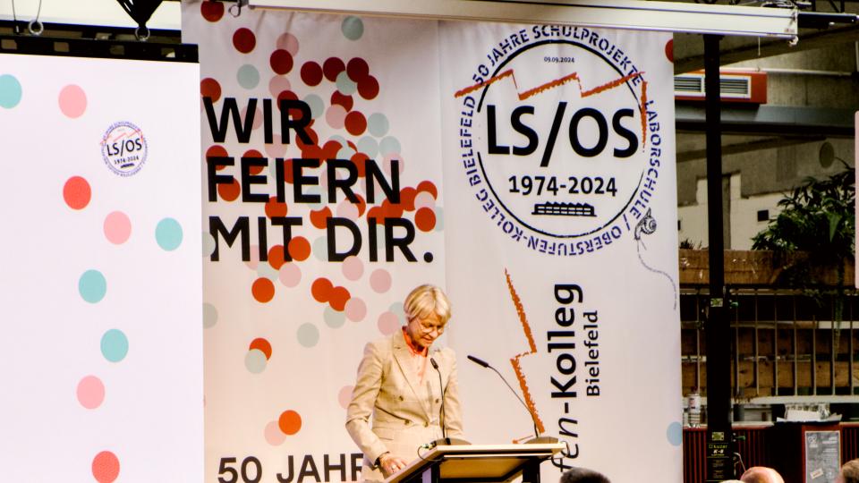 Schulministerin Dorothee Feller beim Festakt.