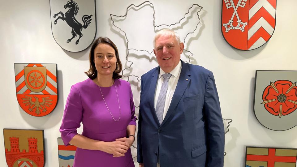Regierungspräsidentin Anna Katharina Bölling und Gesundheitsminister Karl-Josef Laumann