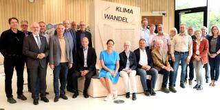 Die KNG-Kommission in der Klimaerlebniswelt.
