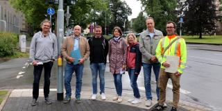 Zukünftige Mitglieder der Unfallkommission schauen sich die Hornsche Straße in Detmold an.