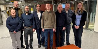 Der Grundstein für eine gute Zusammenarbeit ist gelegt: (v.l.n.r) Sarah Worrech (Bezirksregierung Detmold), Frank Knafla, Tobias Kleingödinghaus (Kreis Lippe), Bürgermeister Torben Blome, Max Kleinsorge, Hermann Ohms, Dirk Steinhage, Johanna Simon (Bezirksregierung Detmold) im Anschluss an die Vorstandswahl.